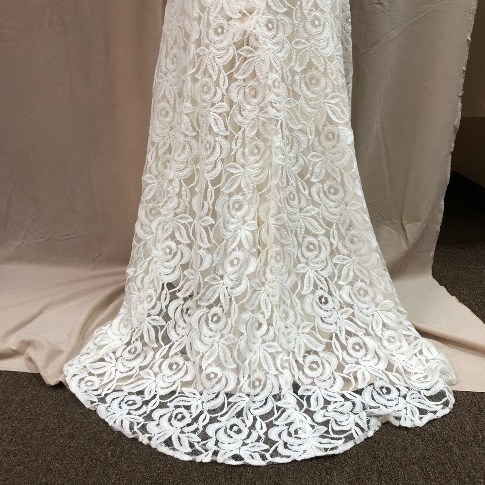 Strapless Floral Lace Gown - Picture 4 of 8